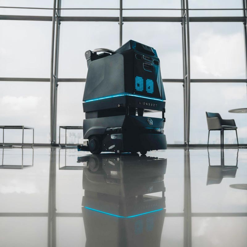 Cleaning robot R3 cleans at airport.