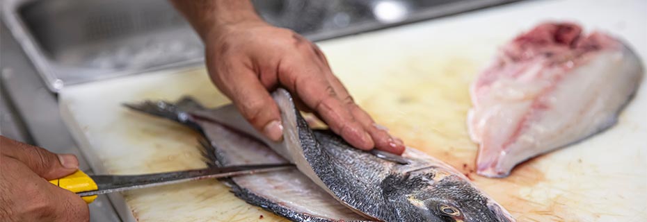 Tout pour nettoyer le rayon poissonnerie
